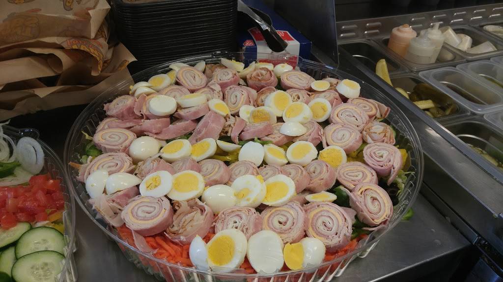 Larrys Giant Subs | meal takeaway | 9161 Narcoossee Rd B106, Orlando, FL 32827, USA | 4074125931 OR +1 407-412-5931