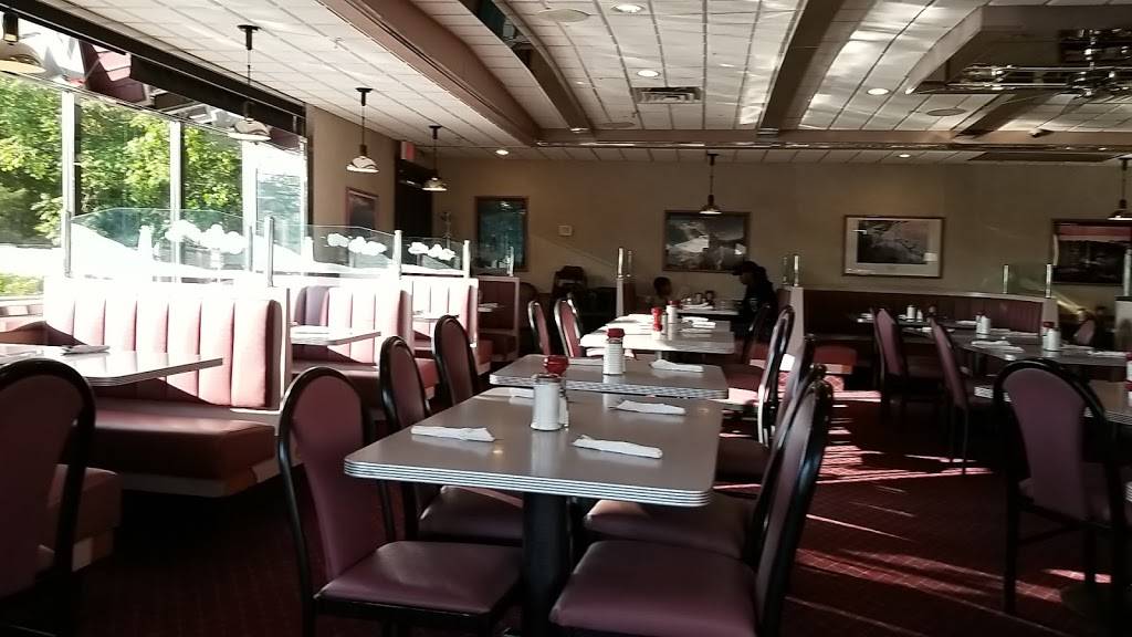 Shoreline Diner & Vegetarian Enclave | restaurant | 345 Boston Post Rd, Guilford, CT 06437, USA | 2034587380 OR +1 203-458-7380