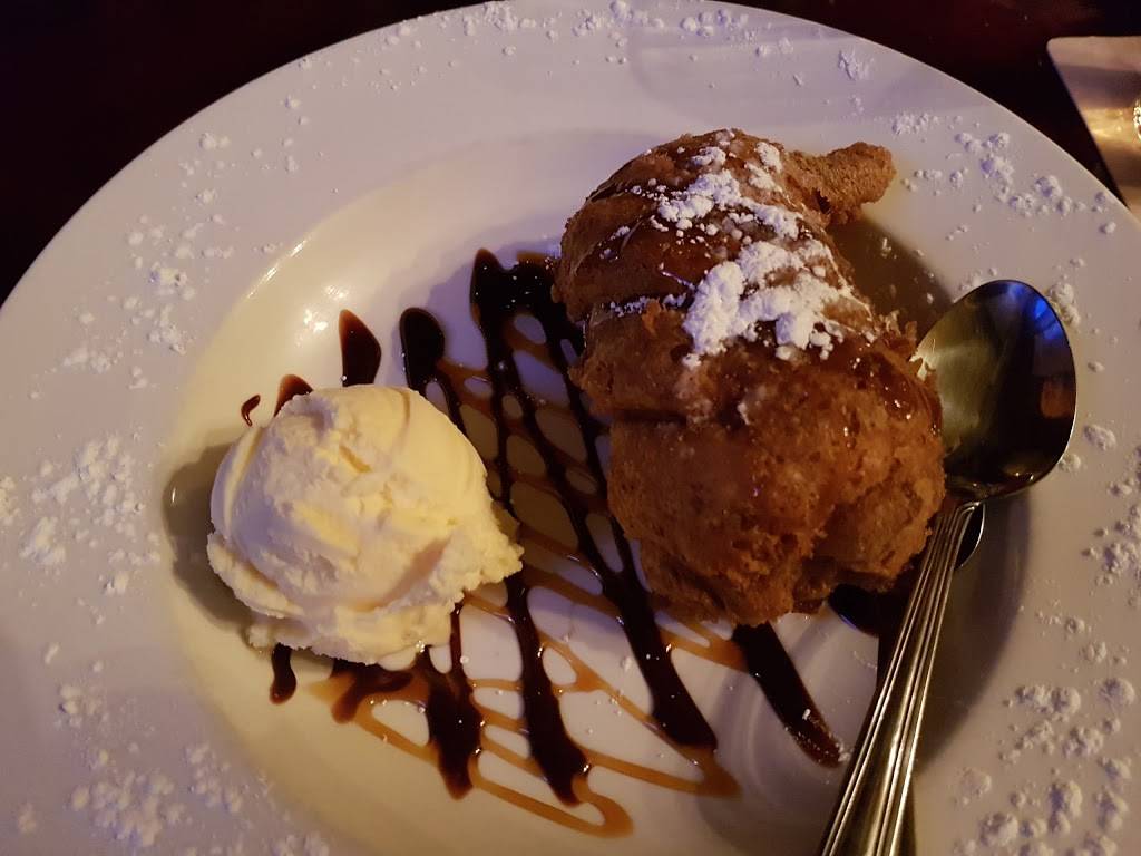 The Queens Head British Pub | restaurant | 118 Dunn St, Oakville, ON L6J 3E1, Canada | 9058423070 OR +1 905-842-3070