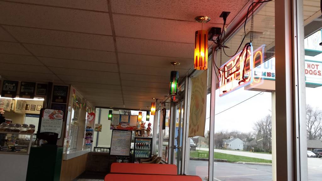 The Highland Queen Drive-In | restaurant | 1511 W 55th St, La Grange, IL 60525, USA | 7082461846 OR +1 708-246-1846