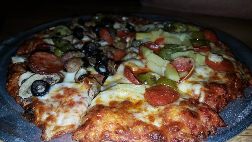 Round Table Pizza | meal delivery | 3212 S White Rd, San Jose, CA 95148, USA | 4082749574 OR +1 408-274-9574