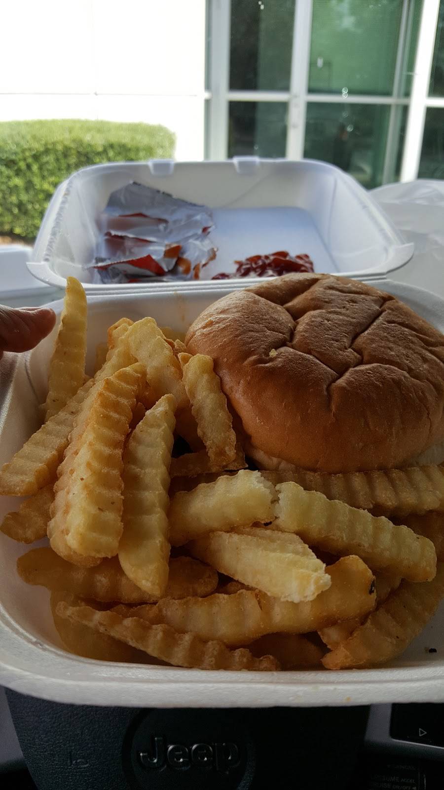 Nikos Grill | restaurant | 4948 Airport Center Pkwy # F, Charlotte, NC 28208, USA | 7043946520 OR +1 704-394-6520