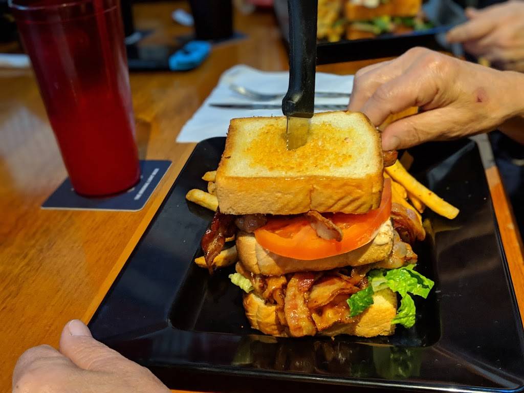 Bombshell Bar and Grill | restaurant | 3915 Mid Rivers Mall Dr, St Peters, MO 63376, USA | 6363063554 OR +1 636-306-3554