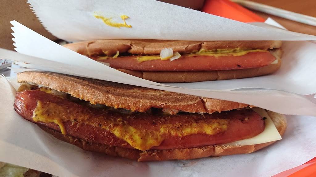 Dic Anns Sainte-Thérèse | restaurant | 232 Boulevard Curé-Labelle, Sainte-Thérèse, QC J7E 2X7, Canada | 4509519555 OR +1 450-951-9555