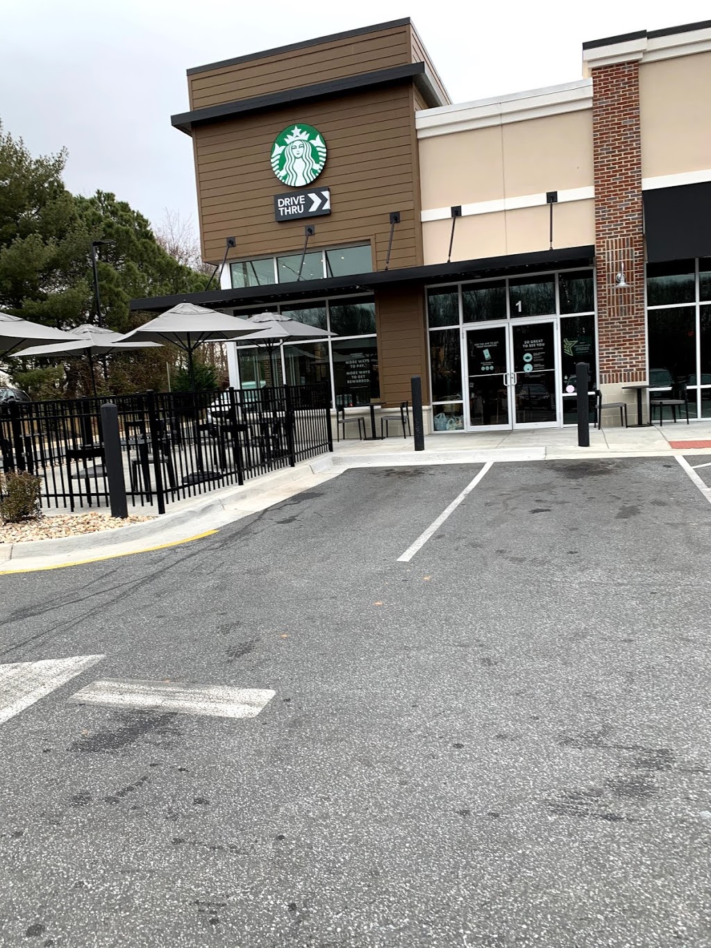 Starbucks | cafe | 19399 Forest Rd #1, Lynchburg, VA 24502, USA | 4343167004 OR +1 434-316-7004