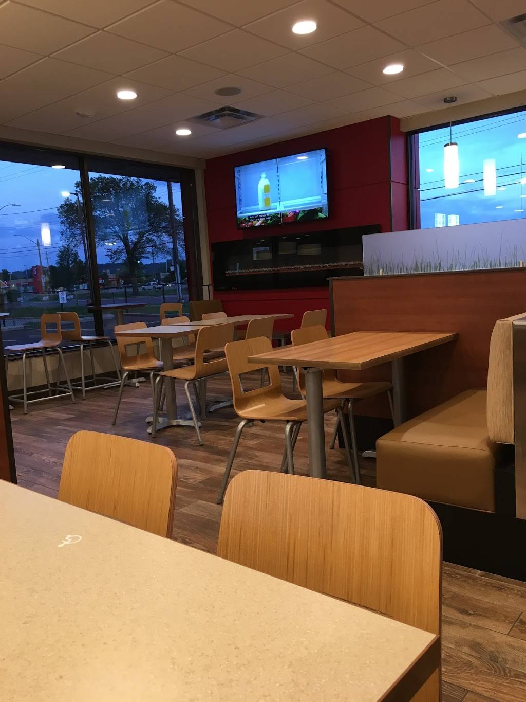 Wendys | restaurant | 623 Queenston Rd, Hamilton, ON L8K 1J7, Canada | 9055605310 OR +1 905-560-5310