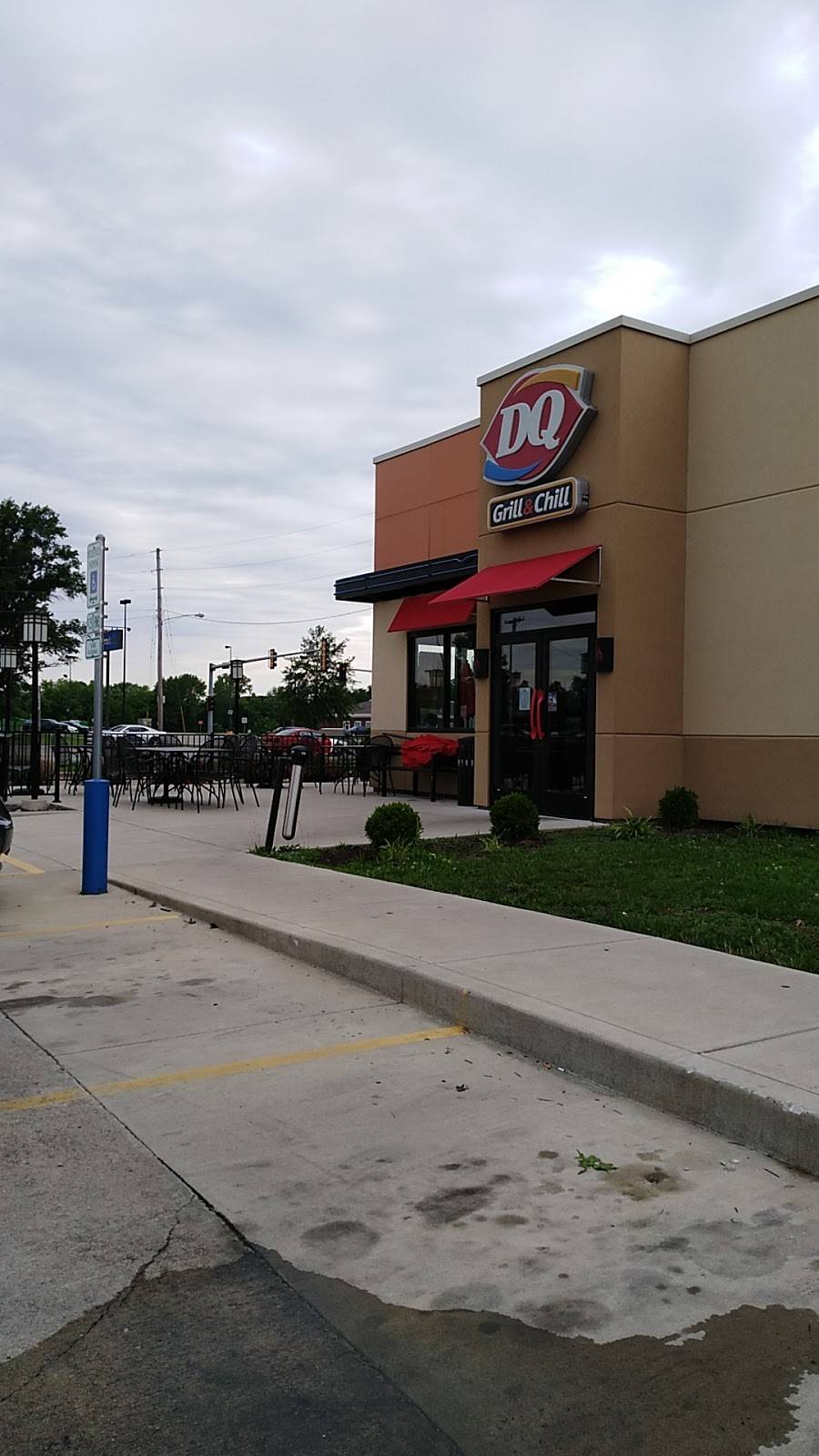 Dairy Queen Grill & Chill | restaurant | 912 S Washington St, Du Quoin, IL 62832, USA | 6185423112 OR +1 618-542-3112