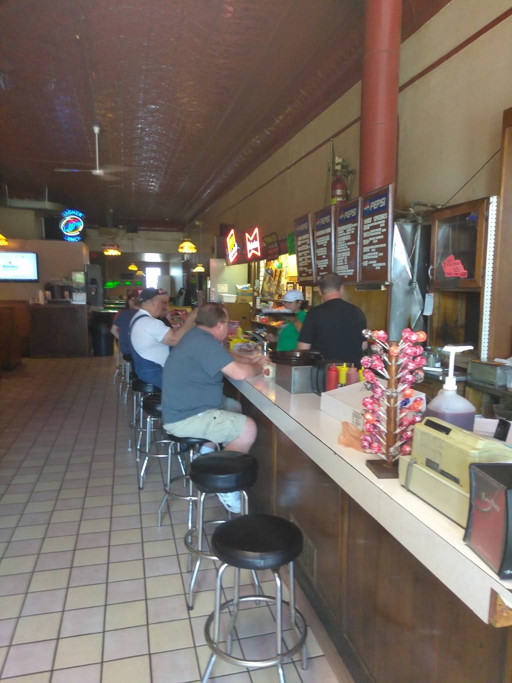 Wagners Lunch | restaurant | 222 N Cedar Ave, Owatonna, MN 55060, USA | 5074510931 OR +1 507-451-0931