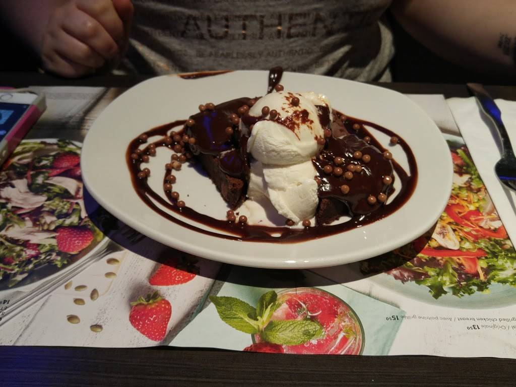 Rôtisserie St-Hubert | restaurant | 705 Brookdale Ave, Cornwall, ON K6J 5C6, Canada | 6139374644 OR +1 613-937-4644