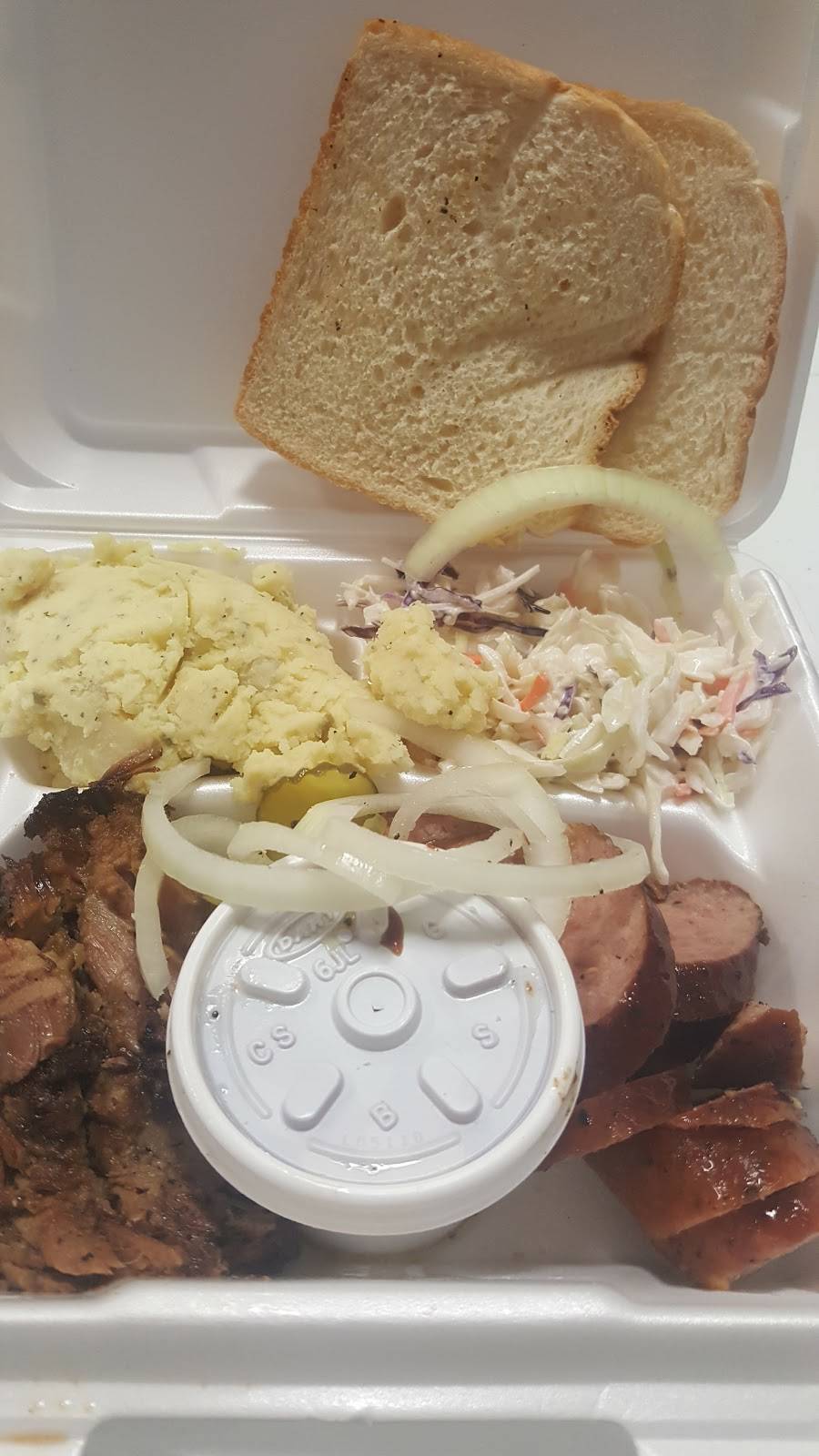 Daisy Dukes Bbq | restaurant | 300 TX-21, Caldwell, TX 77836, USA | 9795679600 OR +1 979-567-9600