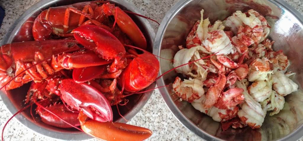 The Lobstah Buoy | restaurant | 268 Odlin Rd, Bangor, ME 04401, USA | 2072275833 OR +1 207-227-5833