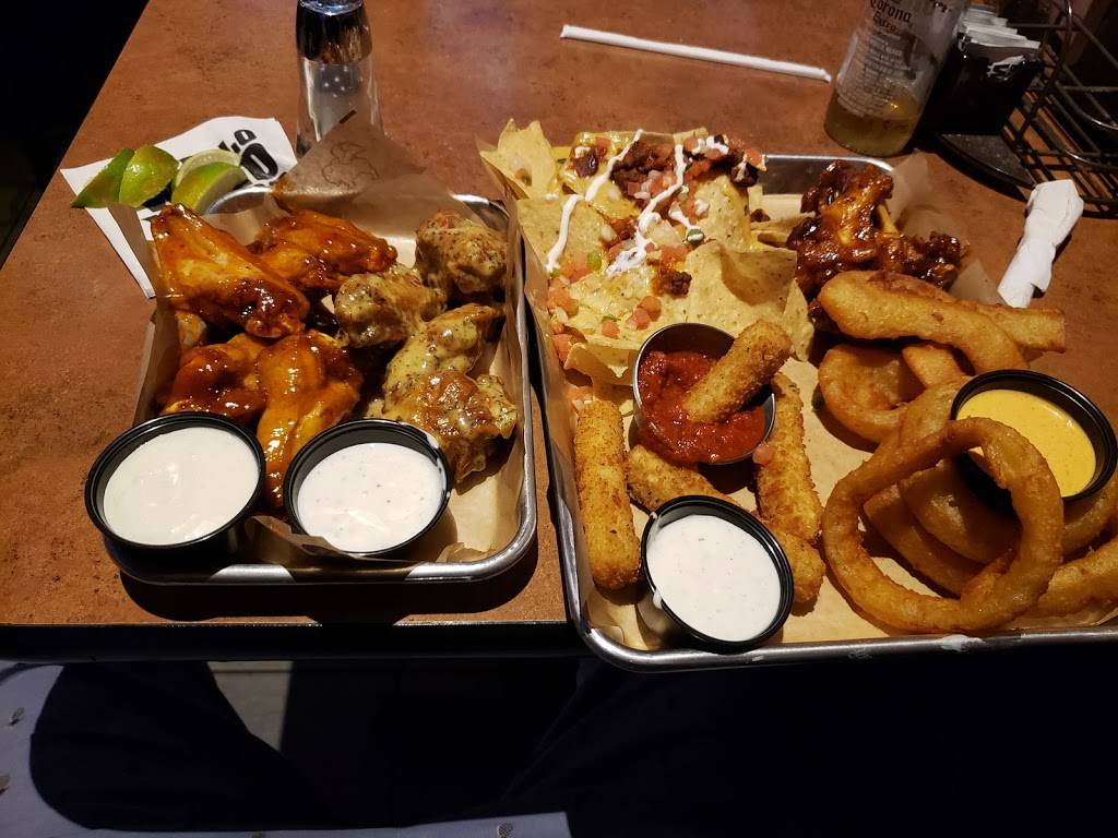 Buffalo Wild Wings | meal takeaway | 1328 P St, Lincoln, NE 68508, USA | 4024752999 OR +1 402-475-2999