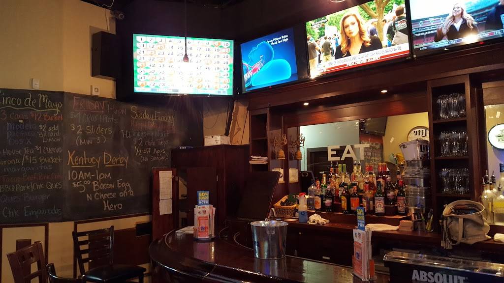 Uncle Chucks | restaurant | 401 Sunrise Hwy, West Islip, NY 11795, USA | 6314828336 OR +1 631-482-8336