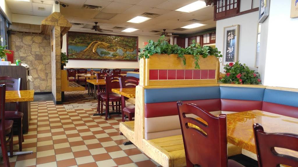 Eggroll House | restaurant | 5504 Blairs Forest Way NE, Cedar Rapids, IA 52402, USA | 3193932277 OR +1 319-393-2277