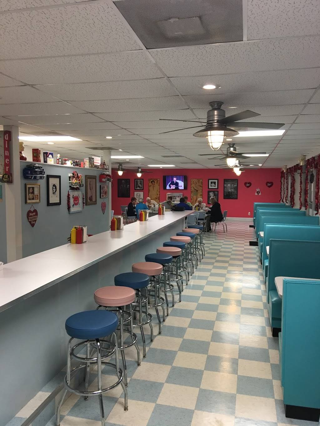 Marilyns Cocoa Beach Diner | restaurant | 260 N Orlando Ave, Cocoa Beach, FL 32931, USA | 3216135581 OR +1 321-613-5581