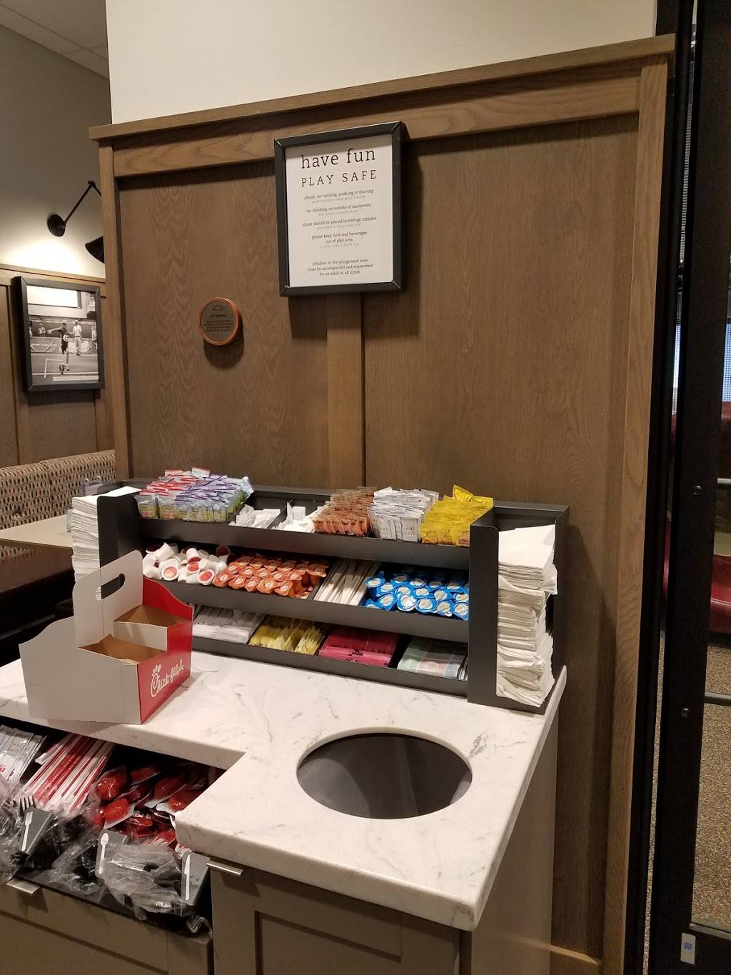 Chick-fil-A Annapolis FSR | restaurant | 2025 Somerville Rd, Annapolis, MD 21401, USA | 4102660008 OR +1 410-266-0008