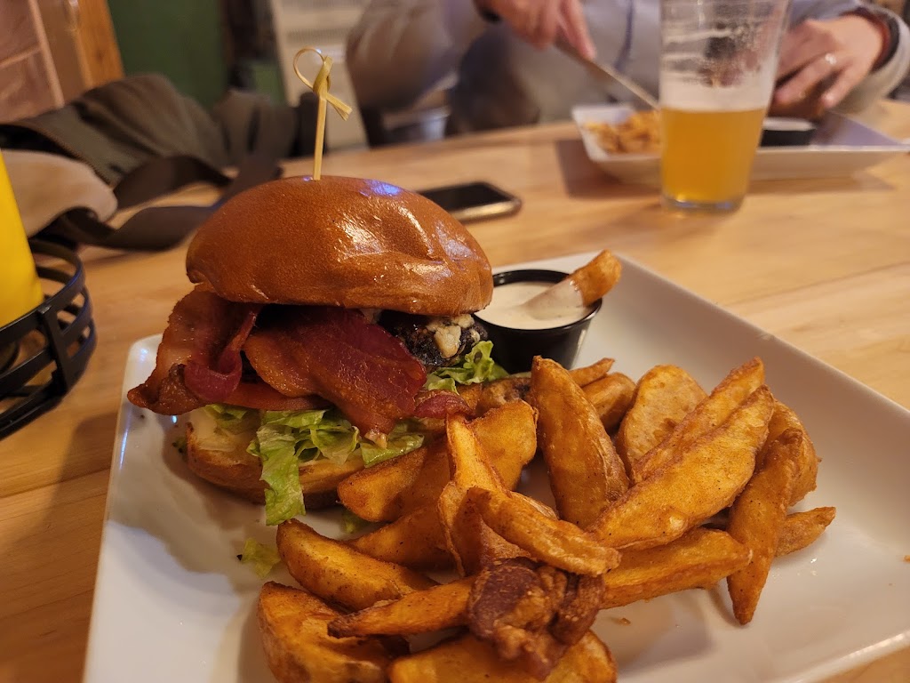 Sportsmans Bar & Grill | restaurant | 205 E Main Ave, Chewelah, WA 99109, USA | 5099356309 OR +1 509-935-6309