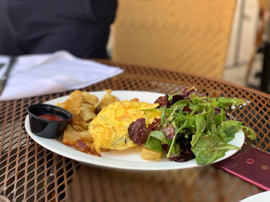 Stephanies On Newbury | restaurant | 190 Newbury St, Boston, MA 02116, USA | 6172360990 OR +1 617-236-0990