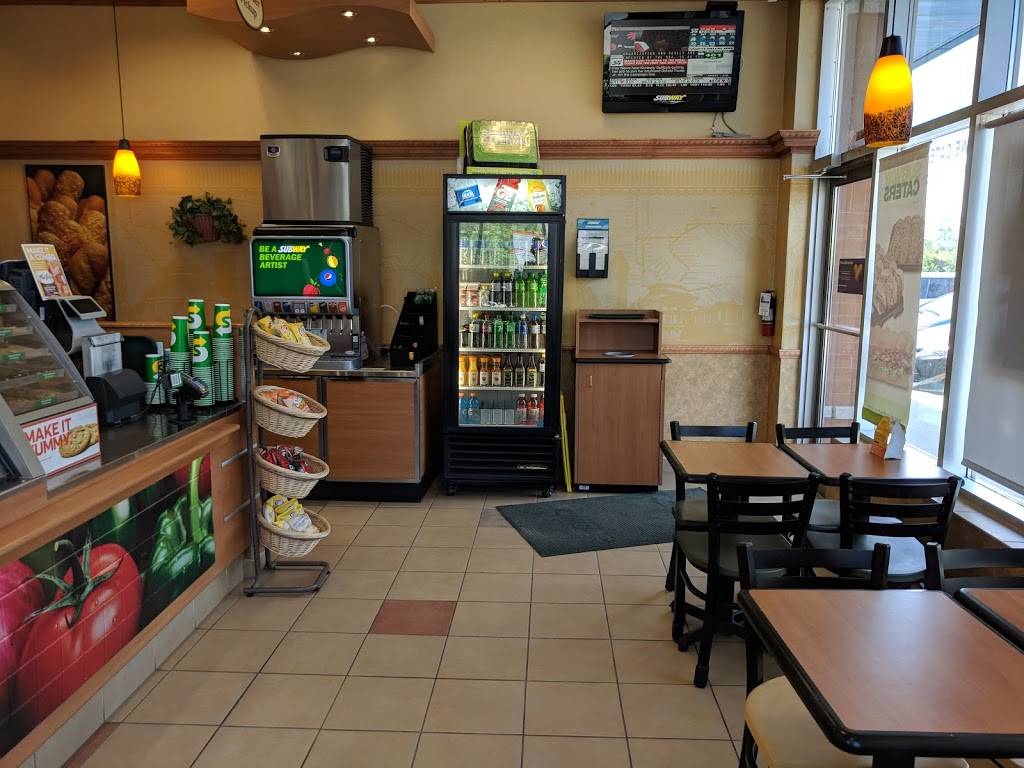 Subway | meal takeaway | 13025 Yonge St, Richmond Hill, ON L4E 1A5, Canada | 9057738996 OR +1 905-773-8996