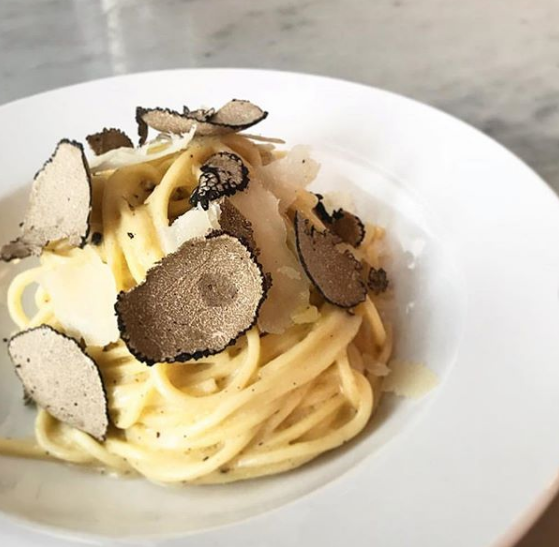 Annette Food Market | meal takeaway | 240 Annette St, Toronto, ON M6P 1R1, Canada | 4165194103 OR +1 416-519-4103