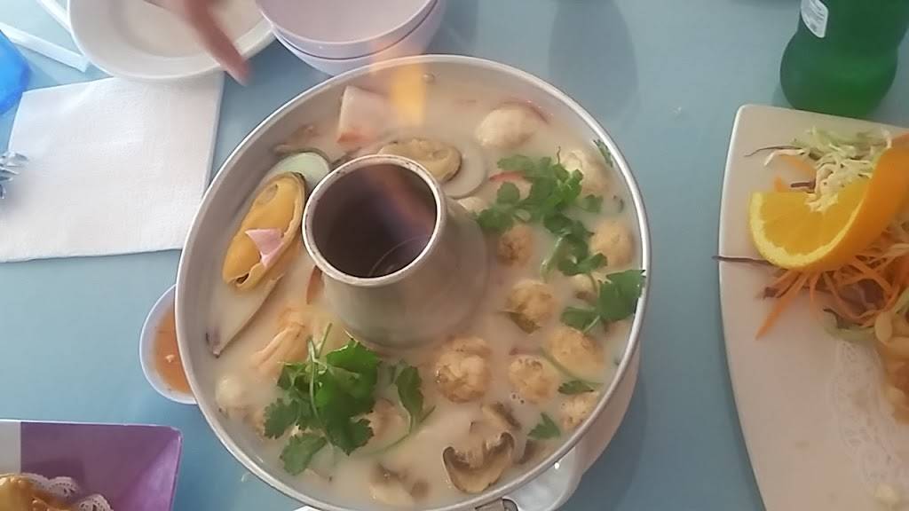 At Bangkok Restaurant | restaurant | 2770 Fletcher Dr, Los Angeles, CA 90039, USA | 3235226880 OR +1 323-522-6880