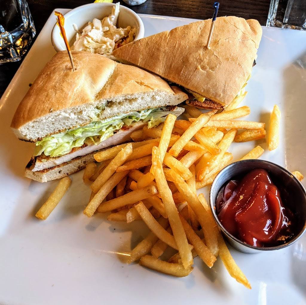 Station House Bar and Grille | cafe | 232 East Ave, Norwalk, CT 06855, USA | 2038532680 OR +1 203-853-2680