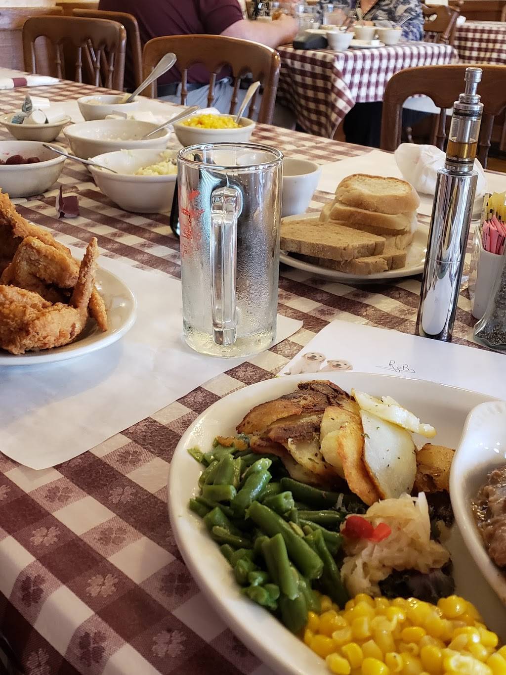 The Ronneburg Restaurant | restaurant | 4408 220th Trail, Amana, IA 52203, USA | 3196223641 OR +1 319-622-3641