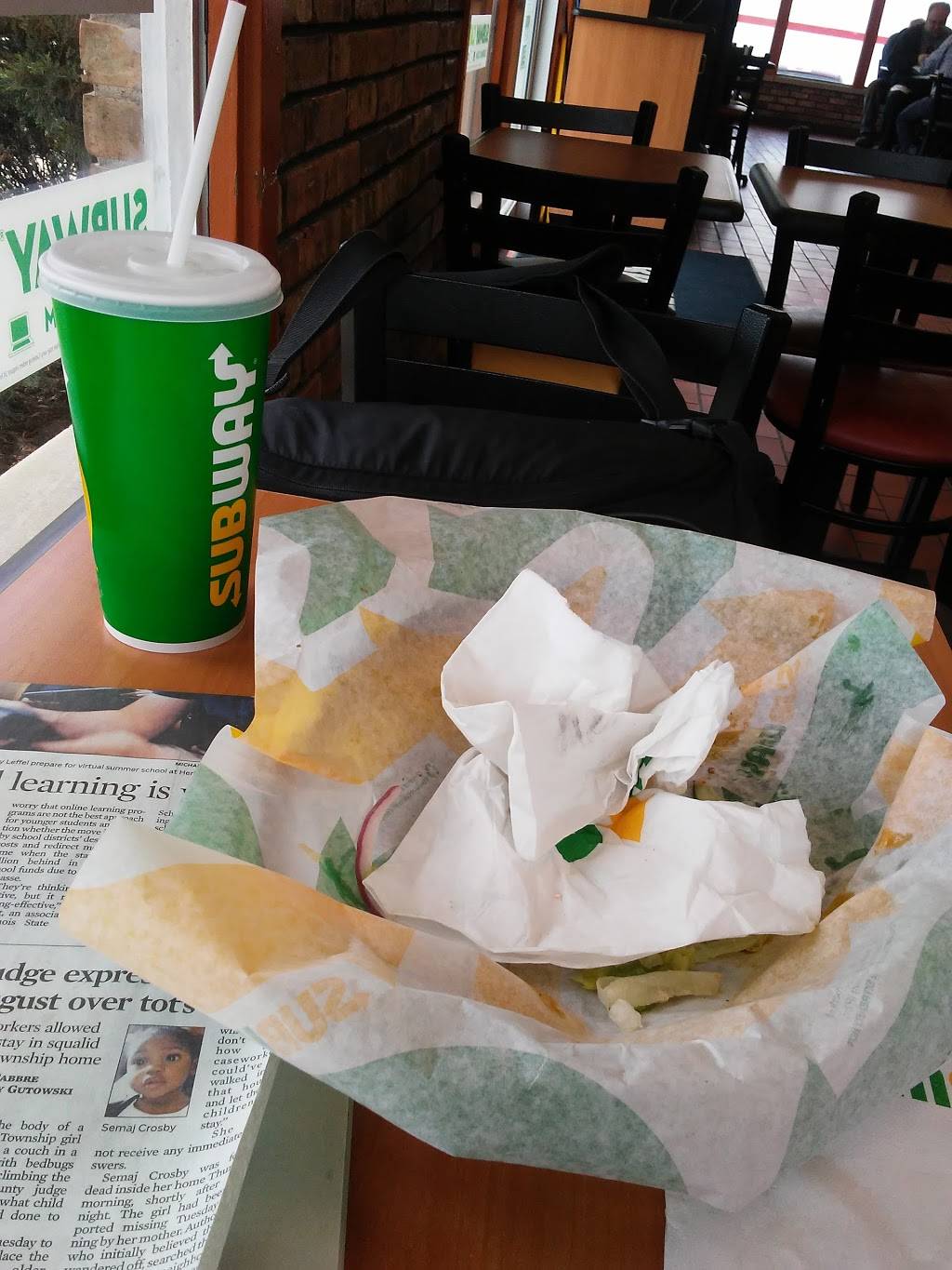 Subway Restaurants | restaurant | west, 404 W Roosevelt Rd, Lombard, IL 60148, USA | 6304957827 OR +1 630-495-7827