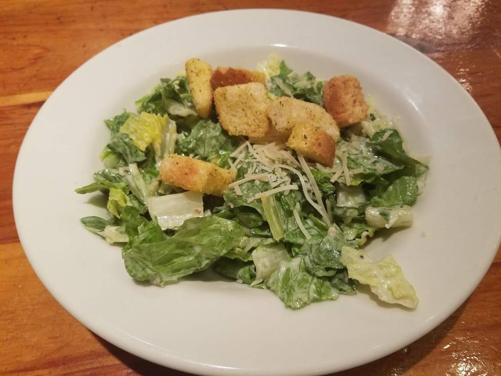 Johnny’s Italian-American Tavern by Carino’s | restaurant | 231 SW Loop 410, San Antonio, TX 78245, USA | 2106477705 OR +1 210-647-7705