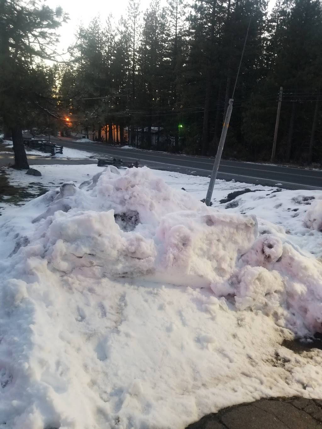 The Pie Pizzeria | restaurant | 24943 CA-108, Mi-Wuk Village, CA 95346, USA | 2095864664 OR +1 209-586-4664