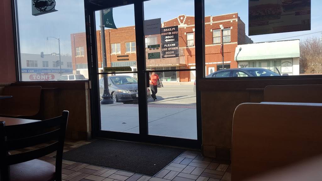 Subway | meal takeaway | 214 W Grand Ave, Ponca City, OK 74601, USA | 5807624782 OR +1 580-762-4782