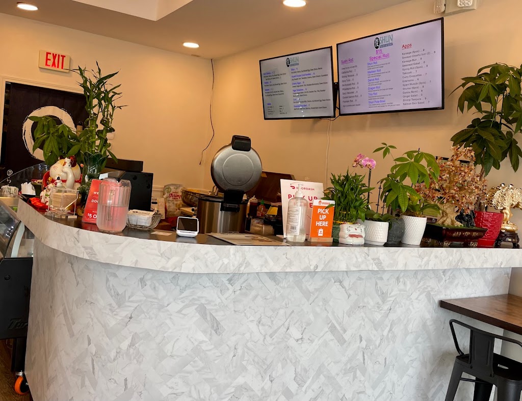 Shun Ramen & Sushi | restaurant | 30491 John R Rd, Madison Heights, MI 48071, USA | 2485887823 OR +1 248-588-7823