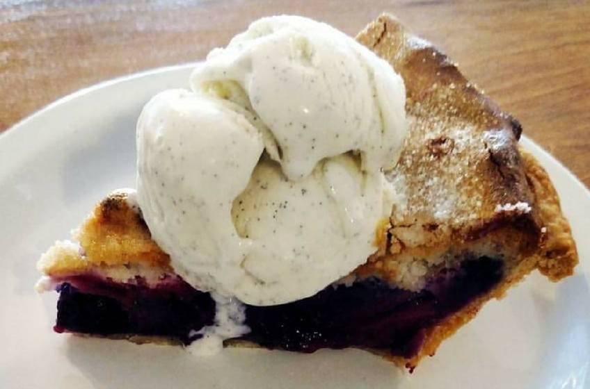 Southern Pie Cafe | bakery | 94 Common St, Chester, VT 05143, USA | 8028757437 OR +1 802-875-7437