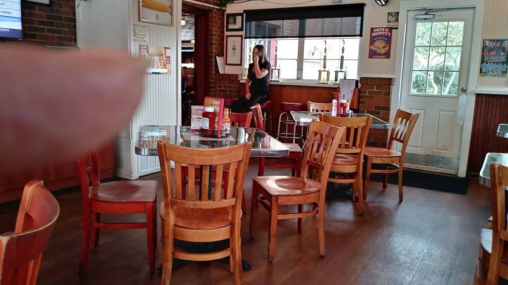 Pete & Shortys Iowa Bistro | restaurant | 2820 Gulf to Bay Blvd, Clearwater, FL 33759, USA | 7277990580 OR +1 727-799-0580