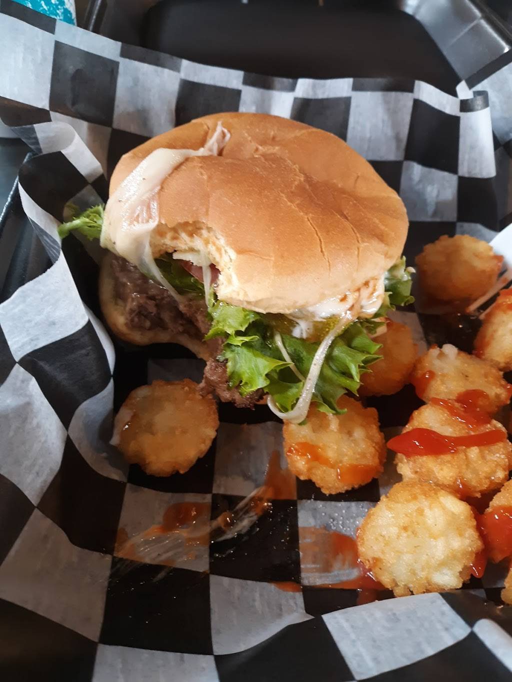 Finns Grill | restaurant | 580 1st St W, Milan, IL 61264, USA | 3095580187 OR +1 309-558-0187