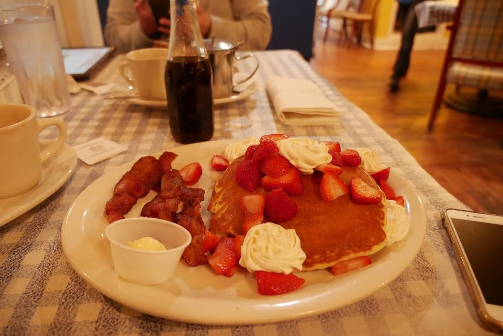 Blue Plate Cafe | restaurant | 113 Court Ave, Memphis, TN 38103, USA | 9015232050 OR +1 901-523-2050