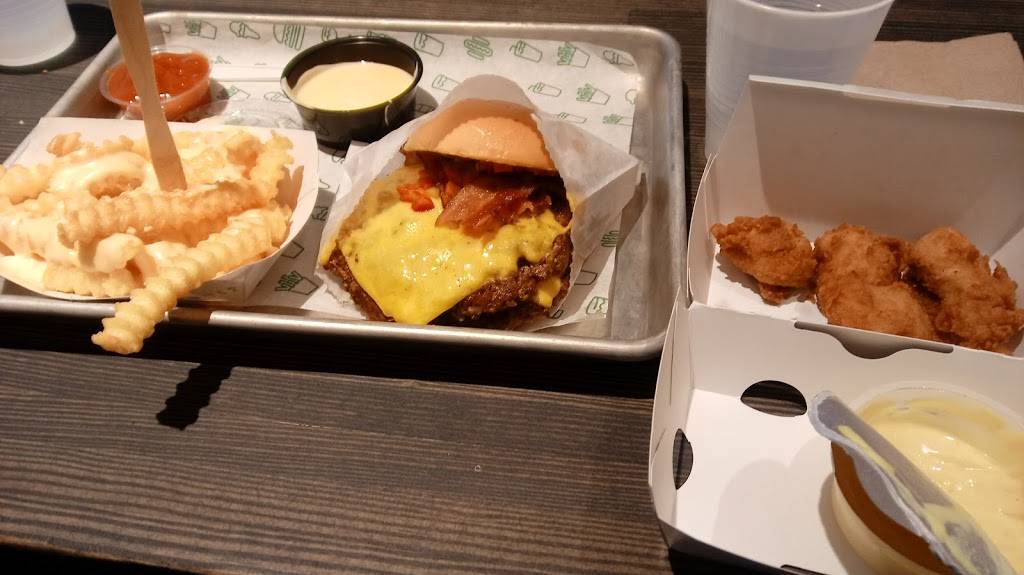 Shake Shack | restaurant | 1 W 125th St, New York, NY 10027, USA | 9294727170 OR +1 929-472-7170