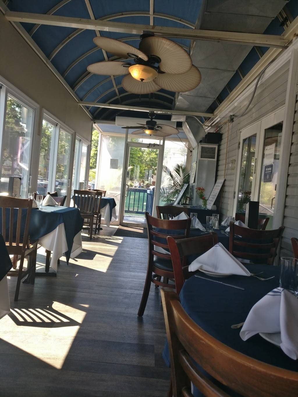 Coles Dock Side | restaurant | 369 Cleveland Ave, Staten Island, NY 10308, USA | 7189485588 OR +1 718-948-5588