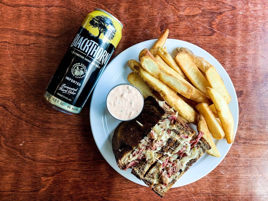 Three Lions Pub | restaurant | 4515 N Oakland Ave, Shorewood, WI 53211, USA | 4147636992 OR +1 414-763-6992