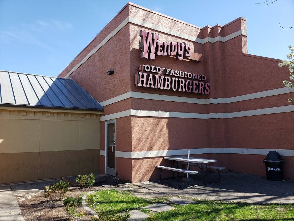 Wendys | restaurant | 1522 W Market St, Bloomington, IL 61701, USA | 3098293826 OR +1 309-829-3826