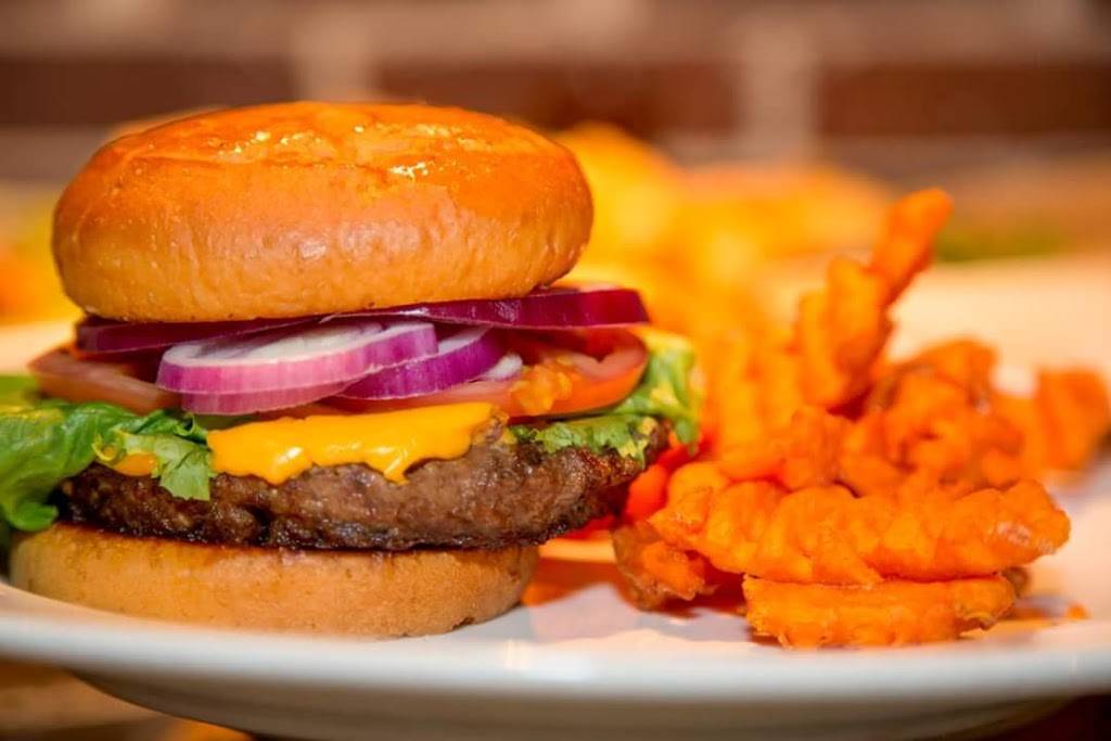 Holstons Kitchen | restaurant | 639 Dolly Parton Pkwy, Sevierville, TN 37862, USA | 8653654205 OR +1 865-365-4205