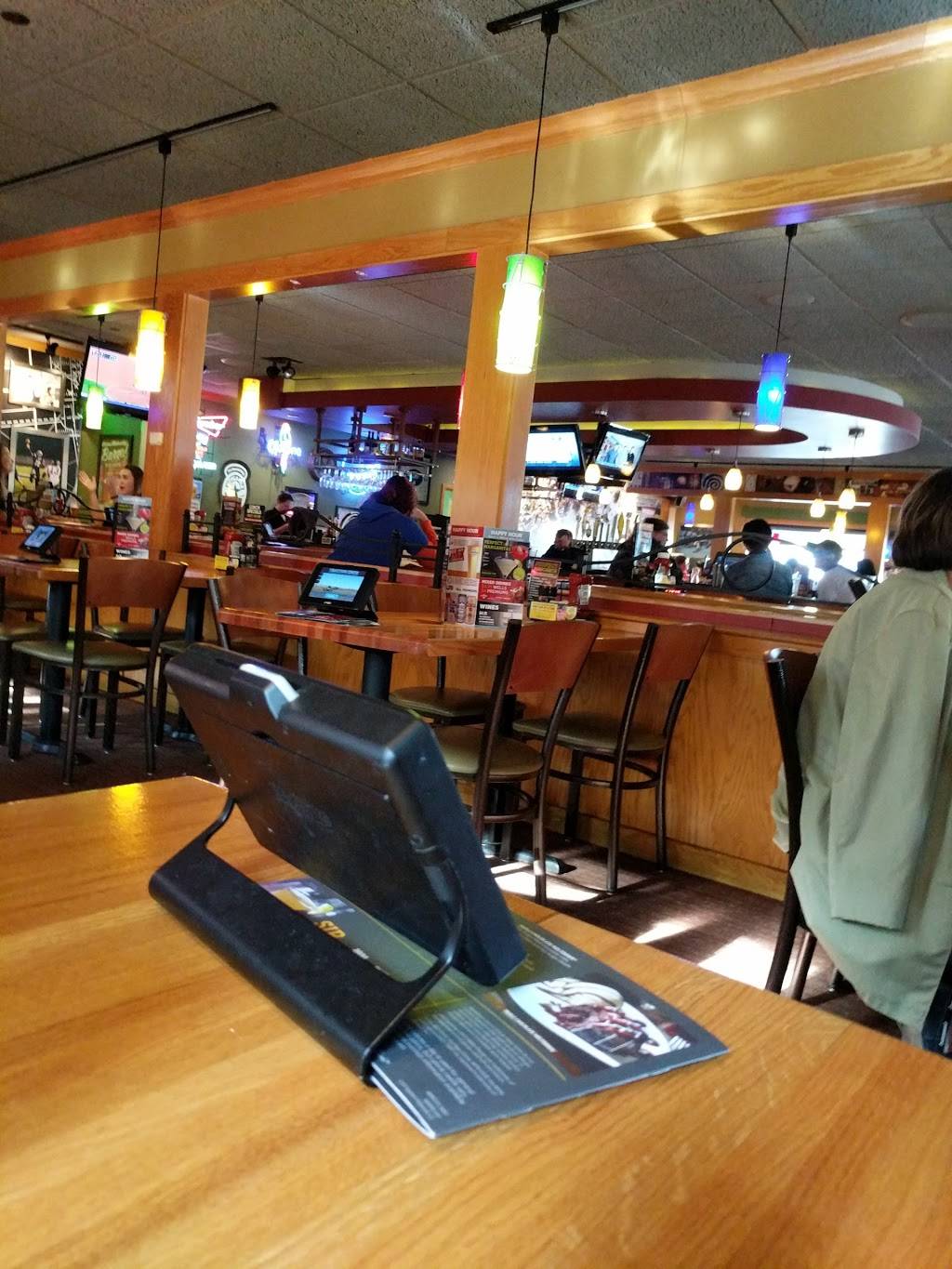 Applebees Grill + Bar | restaurant | 1893 W, MN-36, Roseville, MN 55113, USA | 6516970648 OR +1 651-697-0648