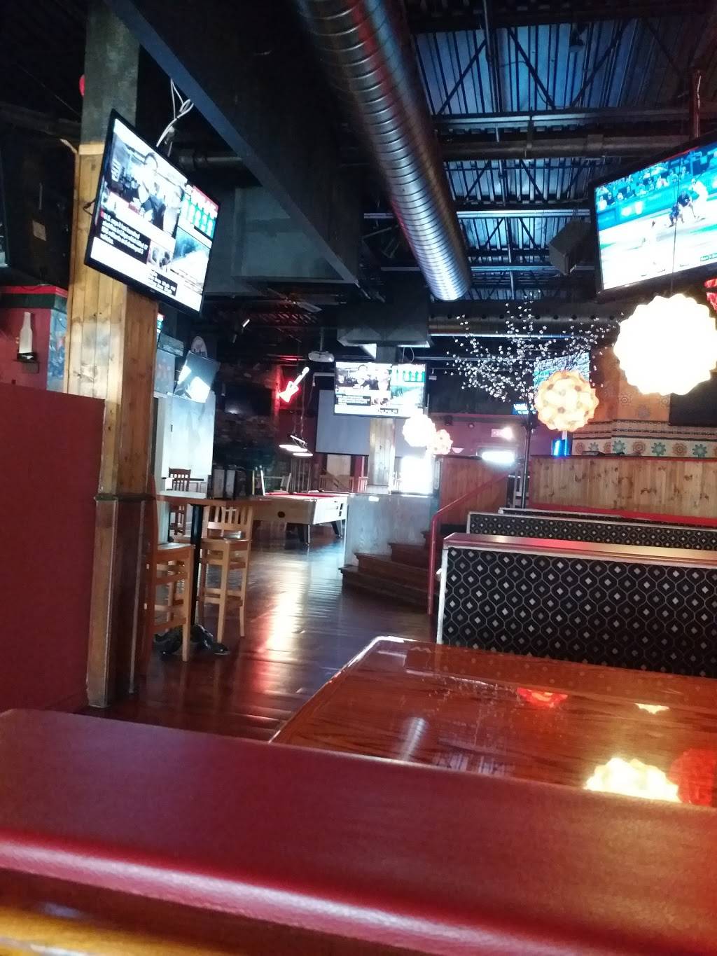 Wild Wing | restaurant | 4141 Dixie Rd, Mississauga, ON L4W 1V5, Canada | 2895212445 OR +1 289-521-2445