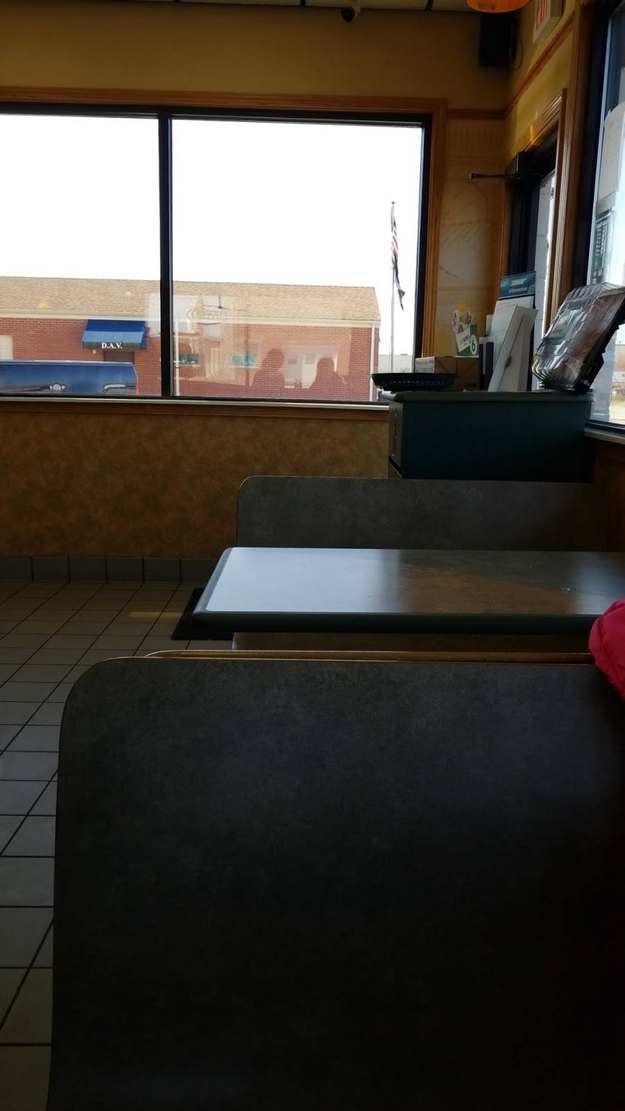 Subway | restaurant | 1711 S Banker St, Effingham, IL 62401, USA | 2173421211 OR +1 217-342-1211