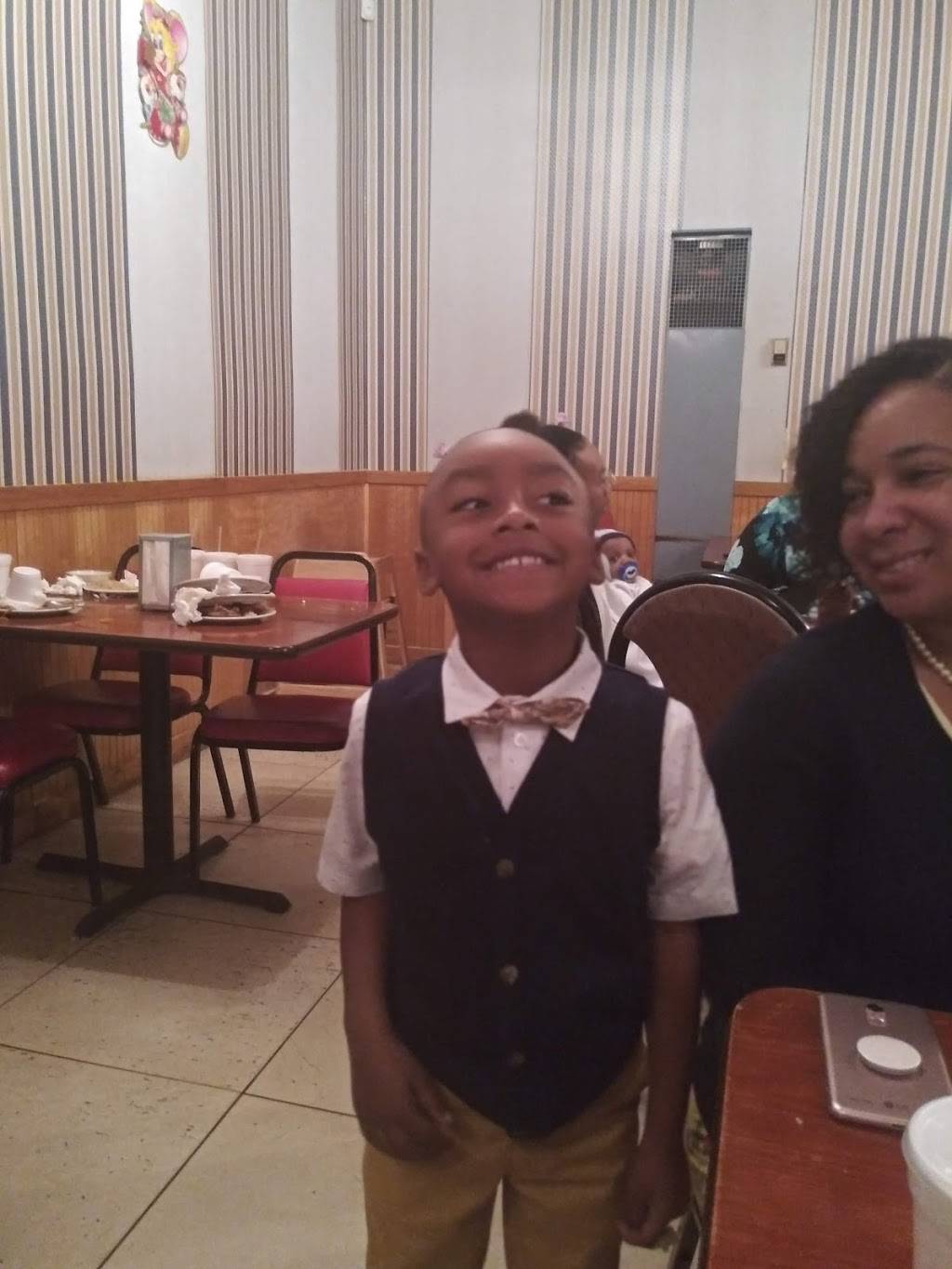 Golden Crown Restaurant | restaurant | 300 Whitman Ave, Florence, SC 29501, USA | 8436793838 OR +1 843-679-3838