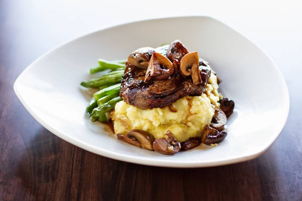 The Vine - Martini & Wine Bar | restaurant | 101 Center St, Grayslake, IL 60030, USA | 8475430900 OR +1 847-543-0900