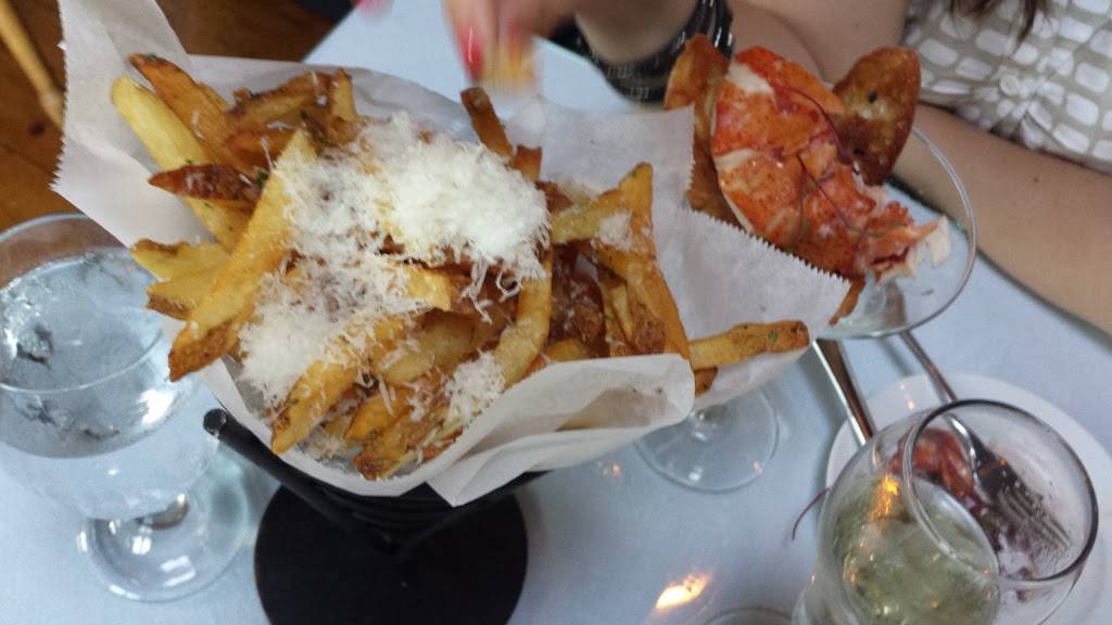 Mooncussers Tavern | restaurant | 86 Sisson Rd, Harwich Port, MA 02646, USA | 5084301230 OR +1 508-430-1230