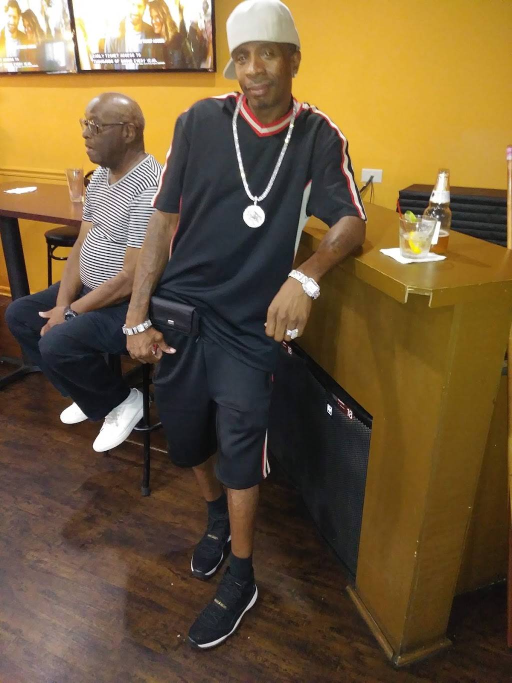 KickbacksCincy | night club | 8087 Vine St, Cincinnati, OH 45216, USA | 5138322365 OR +1 513-832-2365