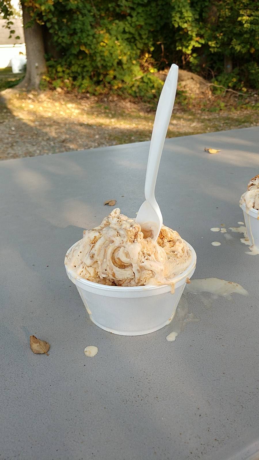 Dairy Twist Cafe | restaurant | 2660 Benstein Rd, Walled Lake, MI 48390, USA | 2486244401 OR +1 248-624-4401