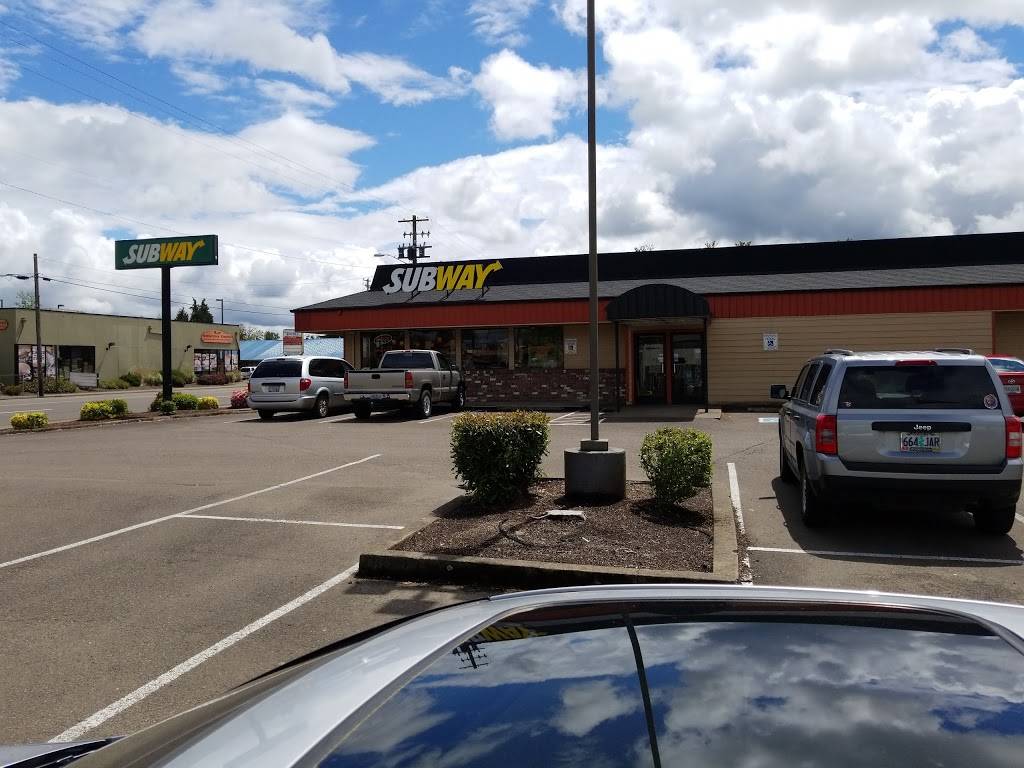 Subway | restaurant | 1704 S Main St, Lebanon, OR 97355, USA | 5412247806 OR +1 541-224-7806